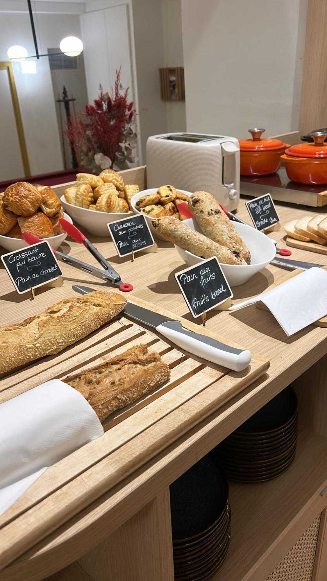Au Grand Saint Jean Hotel